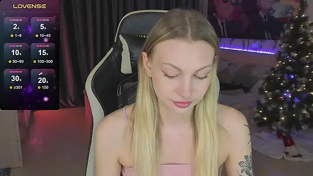 Snapshot of BiMolly chatting on February 25, 2025, 6:09 pm BiMolly online show from February 25, 2025, 6:09 pm