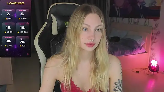 Snapshot of BiMolly chatting on March 20, 2025, 4:31 pm BiMolly online show from March 20, 2025, 4:31 pm