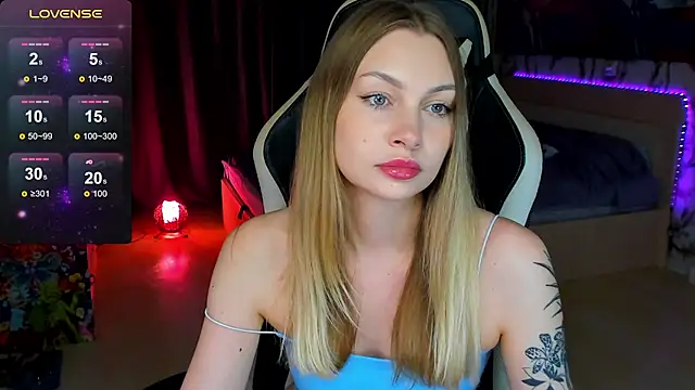 Snapshot of BiMolly chatting on October 21, 2025, 6:52 pm BiMolly online show from October 21, 2025, 6:52 pm