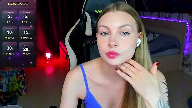 Snapshot of BiMolly chatting on October 26, 2025, 9:21 pm BiMolly online show from October 26, 2025, 9:21 pm