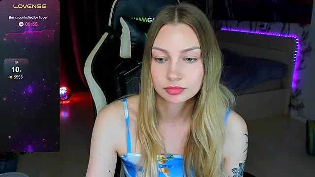 Snapshot of BiMolly chatting on November 27, 2025, 2:57 am BiMolly online show from November 27, 2025, 2:57 am