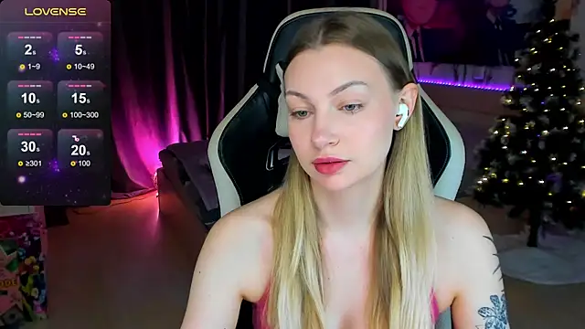 Snapshot of BiMolly chatting on December 20, 2025, 7:21 pm BiMolly online show from December 20, 2025, 7:21 pm