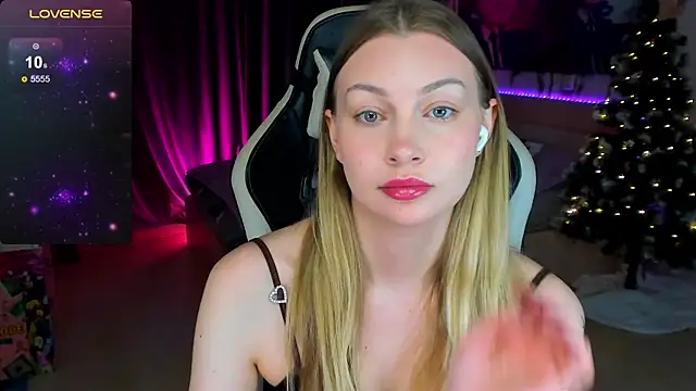 Snapshot of BiMolly chatting on December 21, 2025, 8:49 pm BiMolly online show from December 21, 2025, 8:49 pm