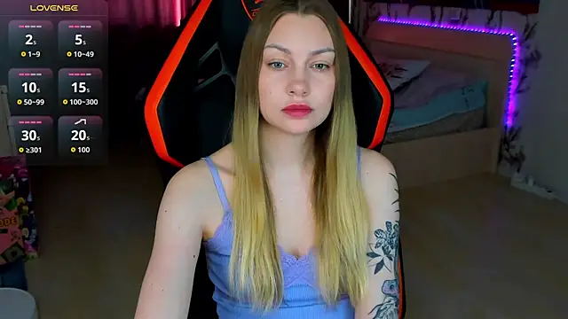 BiMolly online show from May 10, 2026, 4:06 am