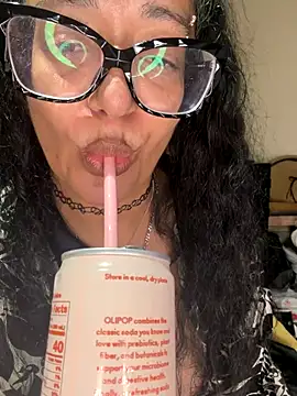 Snapshot of PichyPrettyPussy chatting on November 16, 2025, 4:34 pm PichyPrettyPussy online show from November 16, 2025, 4:34 pm