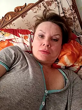  lady red  online show from January 7, 2025, 8:42 pm