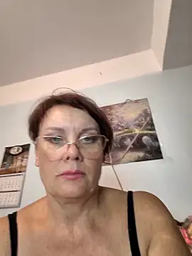  lady red  online show from September 14, 2025, 5:45 pm