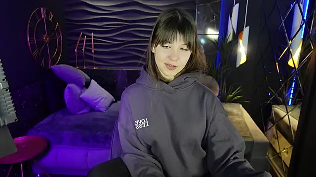 ElizaMild online show from February 25, 2025, 7:47 pm