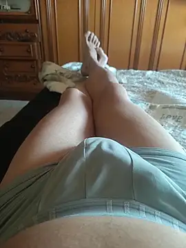 Snapshot of Bobby967 chatting on April 3, 2026, 6:44 am Bobby967 online show from April 3, 2026, 6:44 am