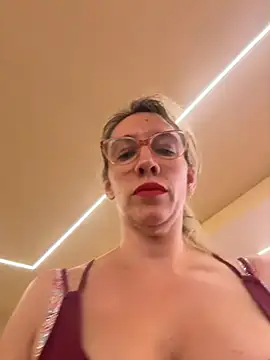 Gatitacarlita online show from November 24, 2025, 4:29 pm