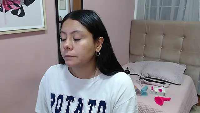 Snapshot of valevicious chatting on February 17, 2025, 7:42 pm valevicious online show from February 17, 2025, 7:42 pm