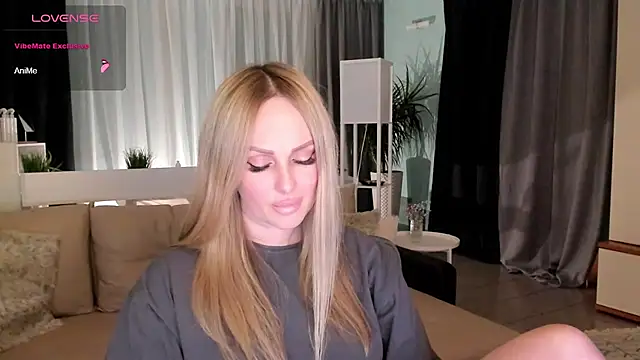 Libby Nora online show from December 10, 2024, 3:44 pm