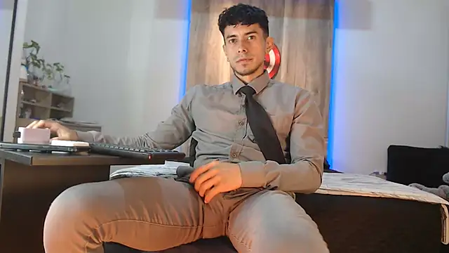 Andrew 4  online show from October 7, 2025, 3:04 am