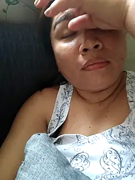 XXLorie 02 online show from November 3, 2025, 11:48 pm