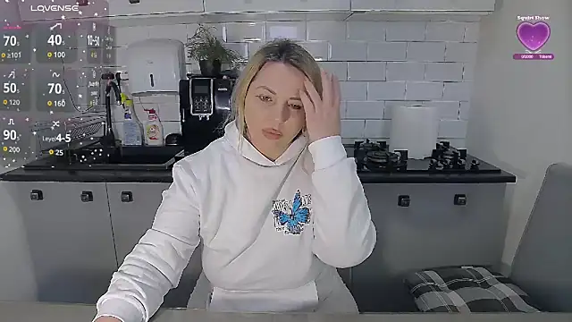 erikaerika online show from March 4, 2026, 9:15 am