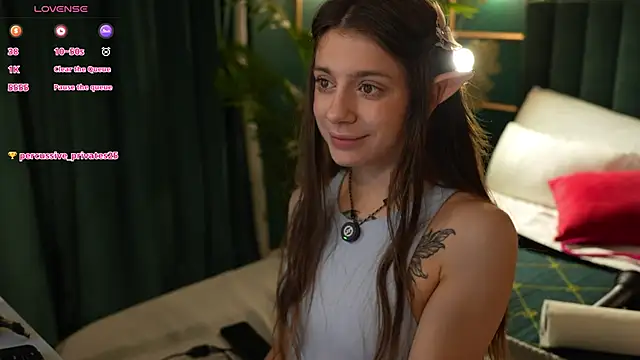 Eille Elfie online show from December 15, 2025, 5:34 am