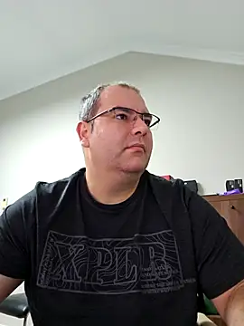 Andrew1900529 online show from November 3, 2025, 5:31 am