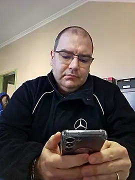 Andrew1900529 online show from January 12, 2026, 11:37 am