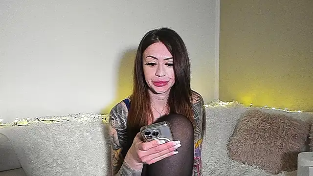 BrianaDiamondXXX online show from March 23, 2026, 6:17 am