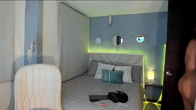 Snapshot of sexycouple4u chatting on February 2, 2025, 7:20 am sexycouple4u online show from February 2, 2025, 7:20 am