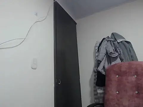 Mia davis01 online show from December 20, 2025, 4:52 am