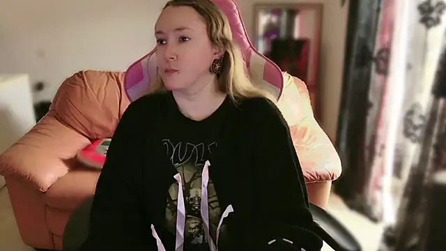 kisicaxx online show from February 15, 2025, 10:44 am