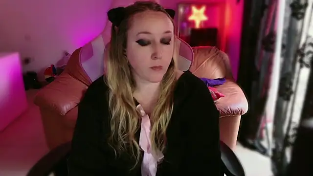 kisicaxx online show from February 21, 2025, 2:27 pm