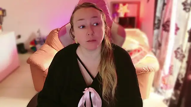 kisicaxx online show from March 4, 2025, 8:57 am