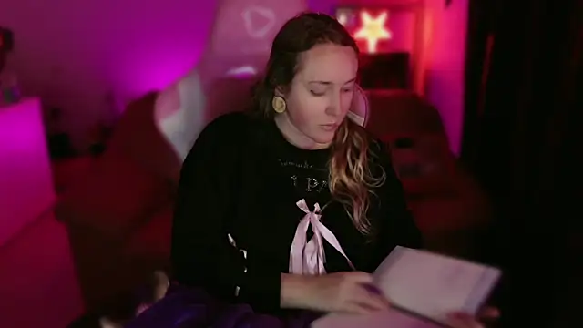 kisicaxx online show from March 7, 2025, 6:54 pm