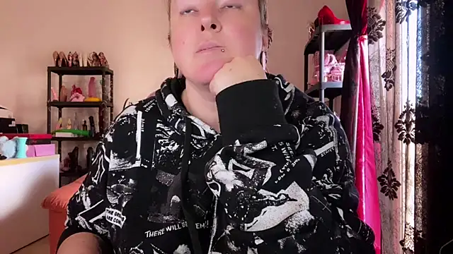 kisicaxx online show from March 18, 2026, 2:42 pm