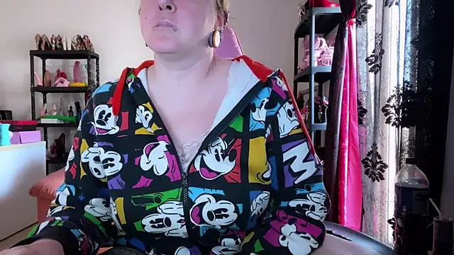 kisicaxx online show from March 23, 2026, 2:32 pm