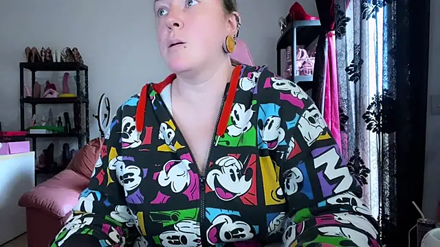 kisicaxx online show from March 24, 2026, 10:42 am