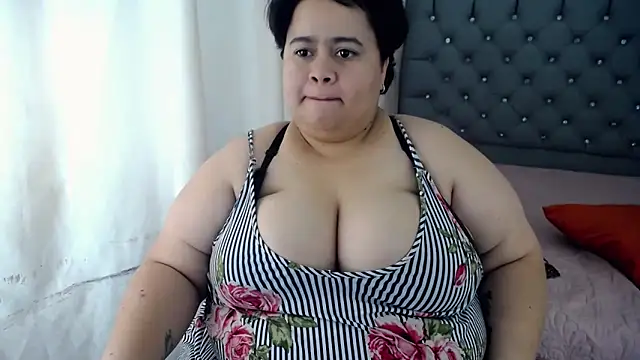 hotlesby4uxxx online show from December 13, 2024, 7:53 pm