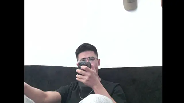 Snapshot of SebastianReiss chatting on March 12, 2025, 5:35 am SebastianReiss online show from March 12, 2025, 5:35 am