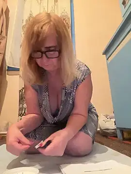 Irina2909xh online show from November 7, 2025, 7:36 pm