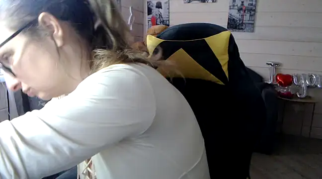 RubiLakros online show from March 10, 2025, 7:53 am