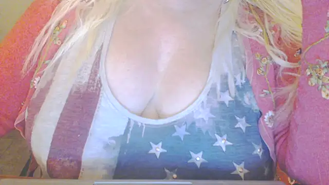 Snapshot of BrittanySheers chatting on November 21, 2025, 9:57 pm BrittanySheers online show from November 21, 2025, 9:57 pm