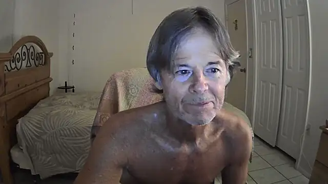 Snapshot of nakeedcowboi65 chatting on April 24, 2026, 10:18 am nakeedcowboi65 online show from April 24, 2026, 10:18 am