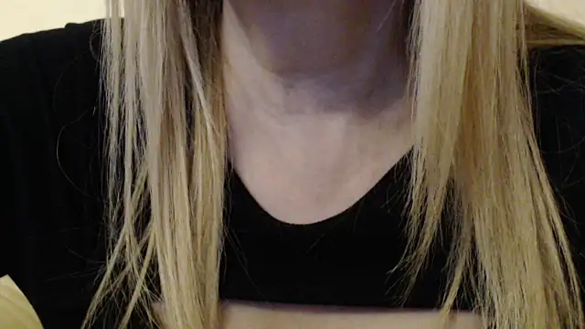 Snapshot of Tathiana chatting on October 27, 2025, 7:18 pm Tathiana online show from October 27, 2025, 7:18 pm