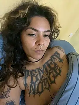 Snapshot of donnaluna chatting on October 17, 2025, 1:35 pm donnaluna online show from October 17, 2025, 1:35 pm