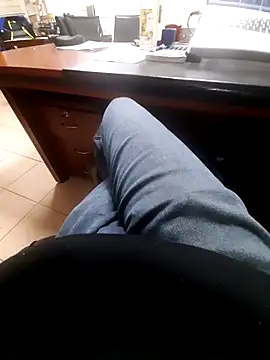 Snapshot of kayahan4 chatting on December 1, 2025, 3:39 pm kayahan4 online show from December 1, 2025, 3:39 pm