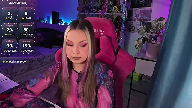 Snapshot of ChloeKohaku chatting on December 17, 2024, 10:44 am ChloeKohaku online show from December 17, 2024, 10:44 am