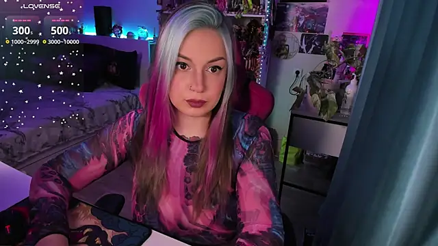 Snapshot of ChloeKohaku chatting on January 13, 2025, 4:50 am ChloeKohaku online show from January 13, 2025, 4:50 am