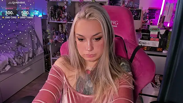 Snapshot of ChloeKohaku chatting on November 1, 2025, 5:31 am ChloeKohaku online show from November 1, 2025, 5:31 am