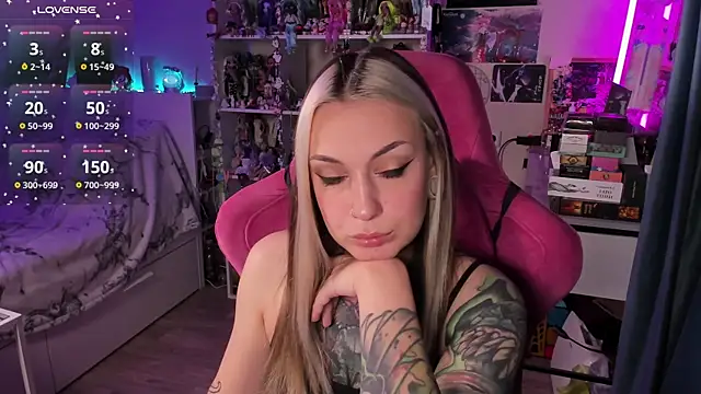 Snapshot of ChloeKohaku chatting on November 25, 2025, 3:17 am ChloeKohaku online show from November 25, 2025, 3:17 am