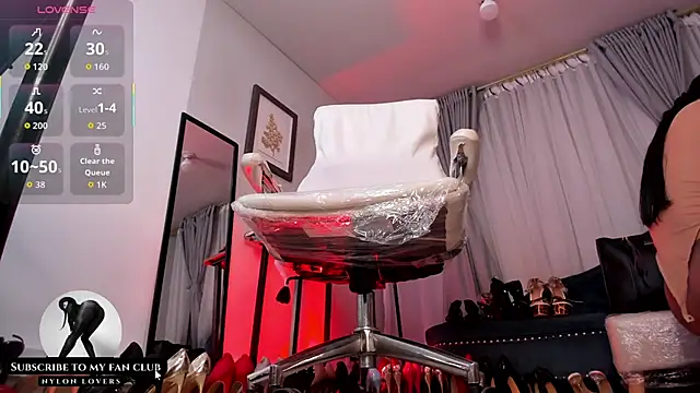 Ashley leon  online show from October 6, 2025, 2:14 pm