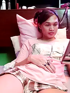 QueenSoreal online show from December 1, 2025, 7:52 pm