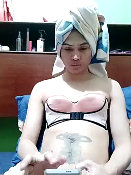 QueenSoreal online show from December 5, 2025, 1:09 pm