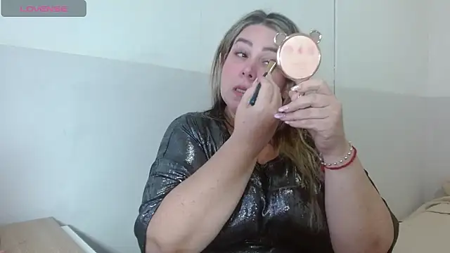 Snapshot of bella_savati chatting on September 18, 2025, 12:34 am bella savati online show from September 18, 2025, 12:34 am