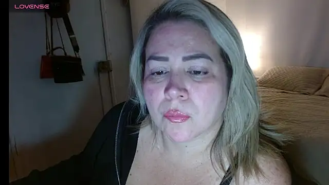 Snapshot of bella_savati chatting on October 11, 2025, 11:14 pm bella savati online show from October 11, 2025, 11:14 pm